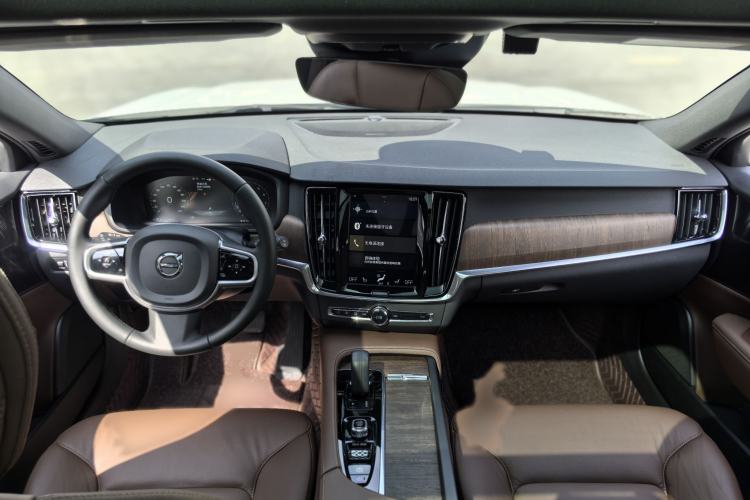 Used Volvo V90 2021 Cross Country B5 AWD Smart Range Edition Interior 3