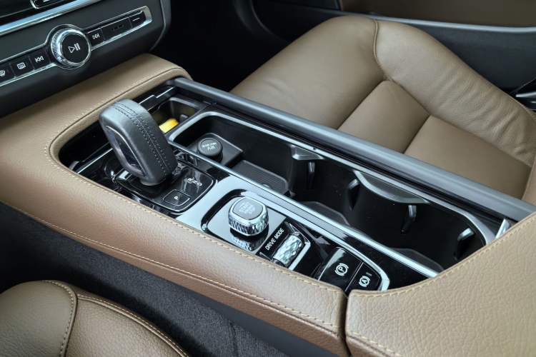 Used Volvo V90 2021 Cross Country B5 AWD Smart Range Edition Interior 4