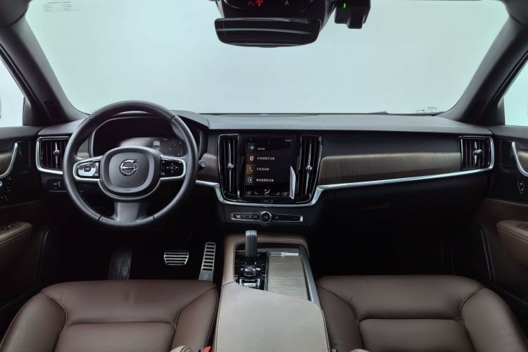 Used Volvo V90 2021 Cross Country B5 AWD Smart Range Edition Interior 7