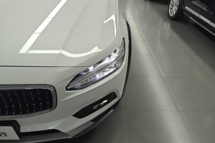 Used Volvo V90 2021 Cross Country B5 AWD Smart Range Edition Left Front Headlight