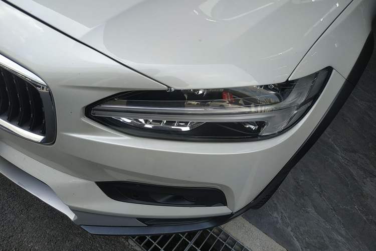 Used Volvo V90 2021 Cross Country B5 AWD Smart Range Edition Left Front Headlight