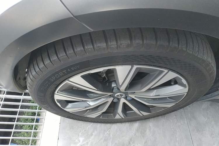 Used Volvo V90 2021 Cross Country B5 AWD Smart Range Edition Left Front Wheel Hub