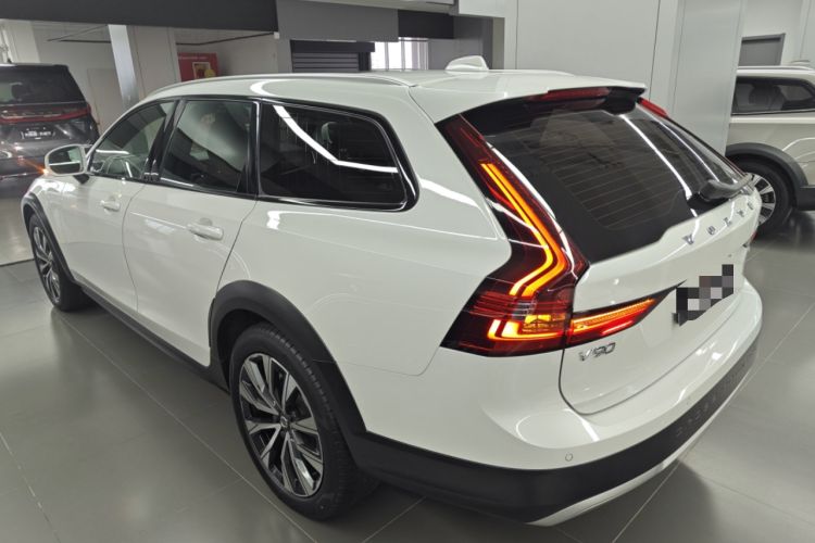 Used Volvo V90 2021 Cross Country B5 AWD Smart Range Edition Left Side