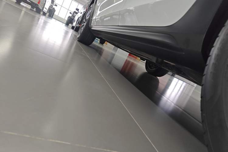 Used Volvo V90 2021 Cross Country B5 AWD Smart Range Edition Left Side Sill