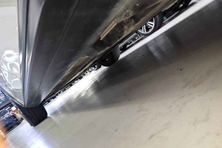 Used Volvo V90 2021 Cross Country B5 AWD Smart Range Edition Left Side Sill