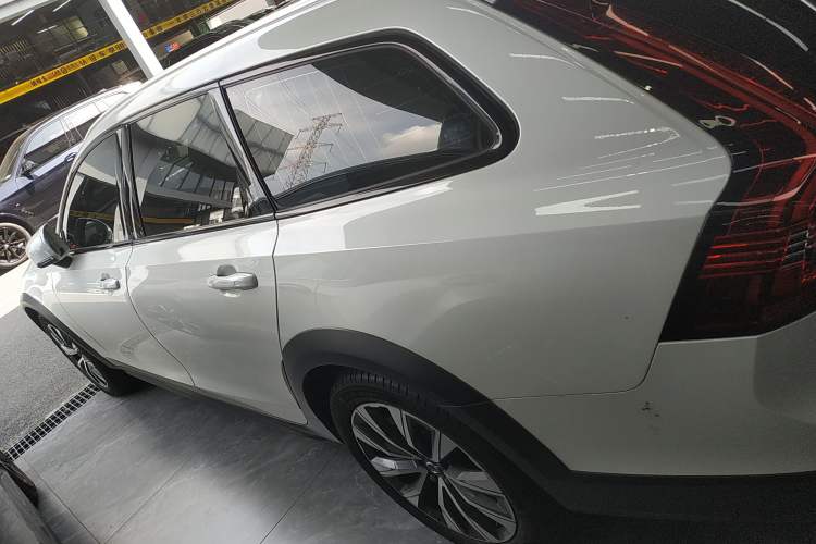 Used Volvo V90 2021 Cross Country B5 AWD Smart Range Edition Left Side