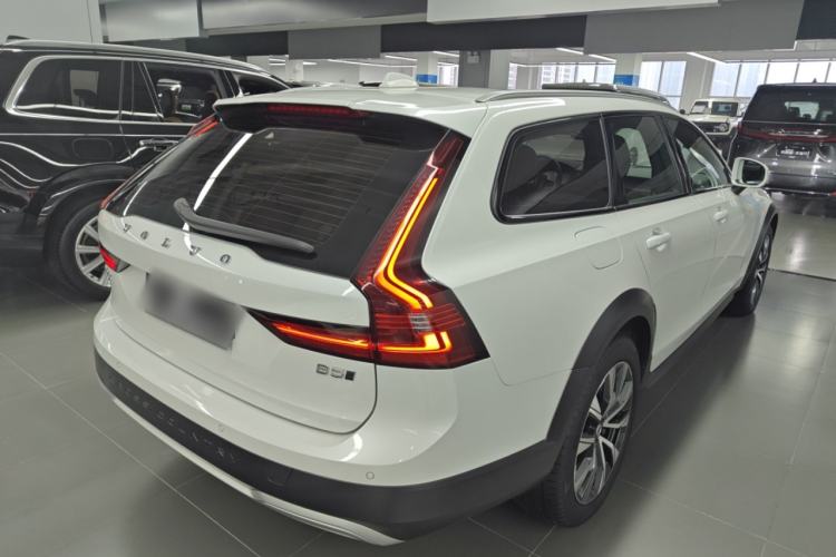 Used Volvo V90 2021 Cross Country B5 AWD Smart Range Edition Rear Right 45 Deg