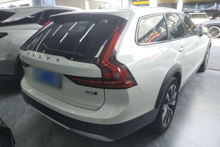 Used Volvo V90 2021 Cross Country B5 AWD Smart Range Edition Rear Right 45 Deg