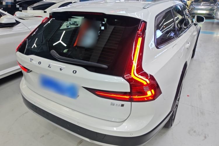 Used Volvo V90 2021 Cross Country B5 AWD Smart Range Edition Rear Right 45 Deg