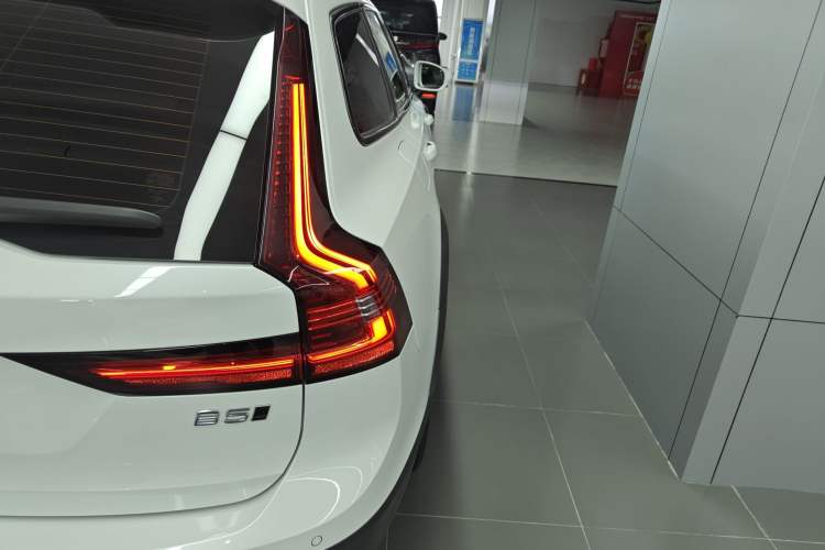 Used Volvo V90 2021 Cross Country B5 AWD Smart Range Edition Right Rear Taillight