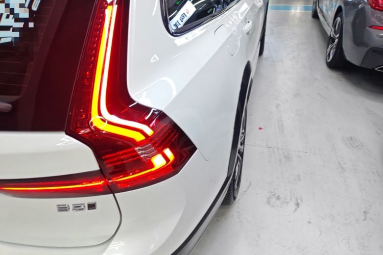 Used Volvo V90 2021 Cross Country B5 AWD Smart Range Edition Right Rear Taillight