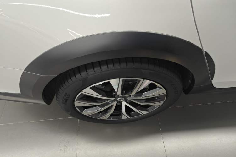 Used Volvo V90 2021 Cross Country B5 AWD Smart Range Edition Right Rear Wheel Hub