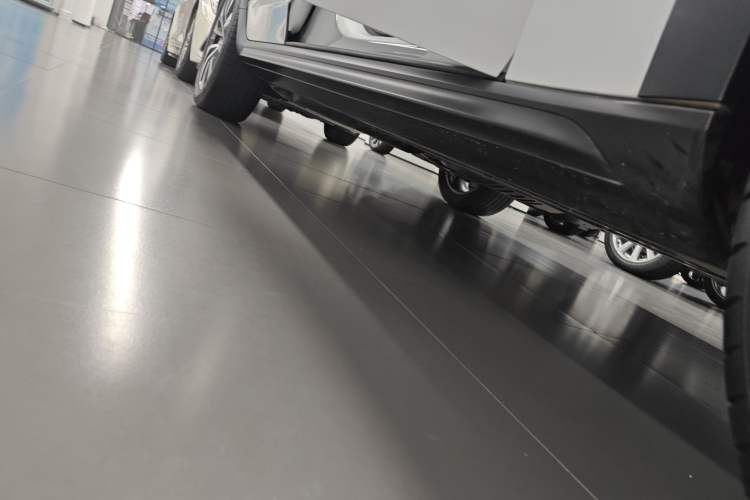 Used Volvo V90 2021 Cross Country B5 AWD Smart Range Edition Right Side Sill