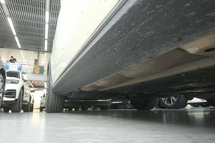 Used Volvo V90 2021 Cross Country B5 AWD Smart Range Edition Right Side Sill