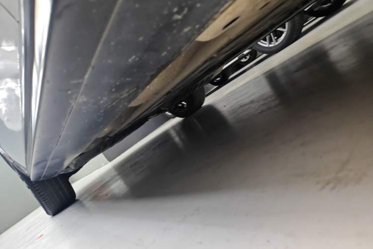 Used Volvo V90 2021 Cross Country B5 AWD Smart Range Edition Right Side Sill