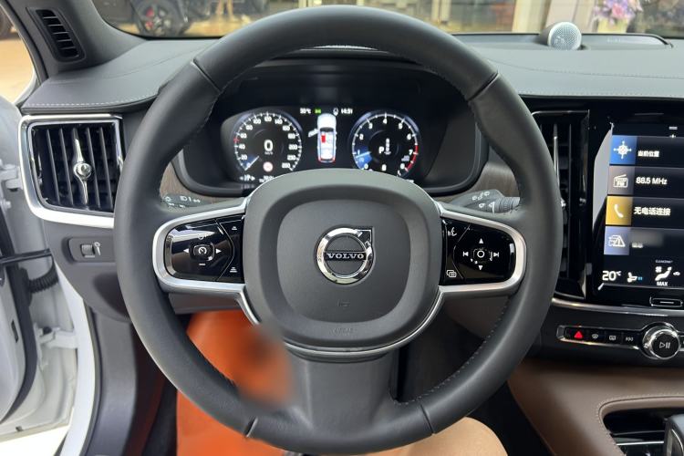 Used Volvo V90 2021 Cross Country B5 AWD Prestige Edition Steering Wheel