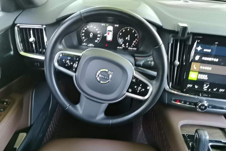 Used Volvo V90 2021 Cross Country B5 AWD Smart Range Edition Steering Wheel