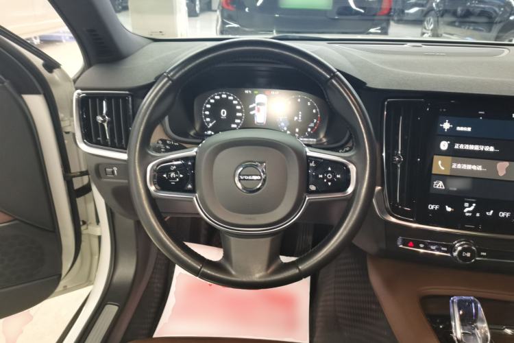 Used Volvo V90 2021 Cross Country B5 AWD Smart Range Edition Steering Wheel