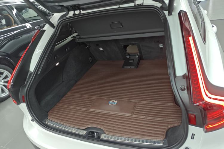 Used Volvo V90 2021 Cross Country B5 AWD Smart Range Edition Trunk