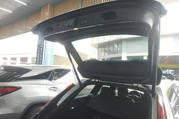Used Volvo V90 2021 Cross Country B5 AWD Smart Range Edition Trunk