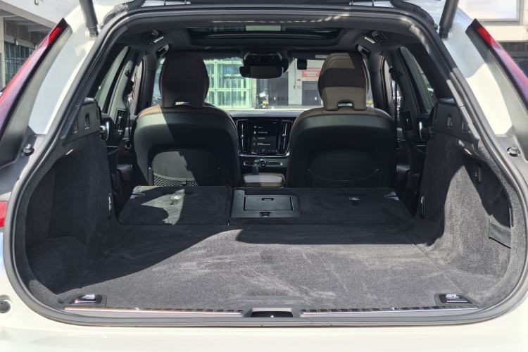 Used Volvo V90 2021 Cross Country B5 AWD Smart Range Edition Trunk