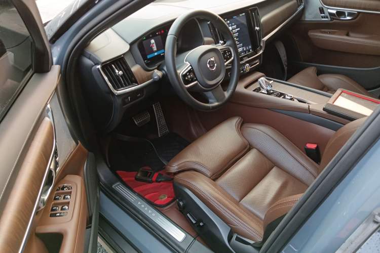 Used Volvo V90 2022 Cross Country B5 AWD Prestige Edition Driver Seat