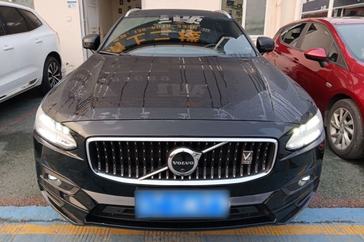 Used Volvo V90 2022 Cross Country B5 AWD Prestige Edition Front