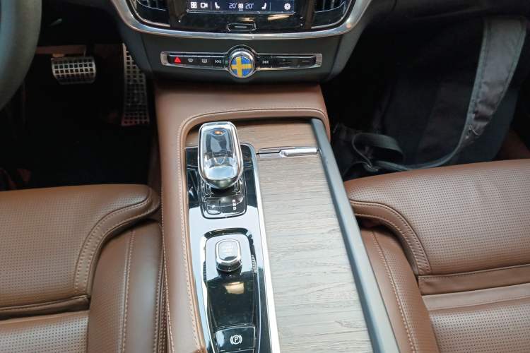 Used Volvo V90 2022 Cross Country B5 AWD Prestige Edition Gear Lever