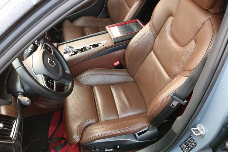 Used Volvo V90 2022 Cross Country B5 AWD Prestige Edition Left Front Seat
