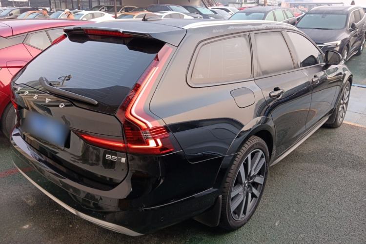 Used Volvo V90 2022 Cross Country B5 AWD Prestige Edition Rear Right 45 Deg