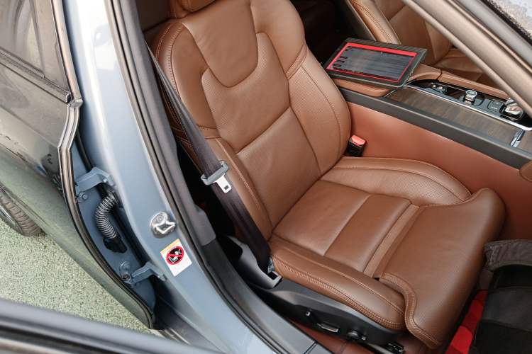 Used Volvo V90 2022 Cross Country B5 AWD Prestige Edition Right Front Seat
