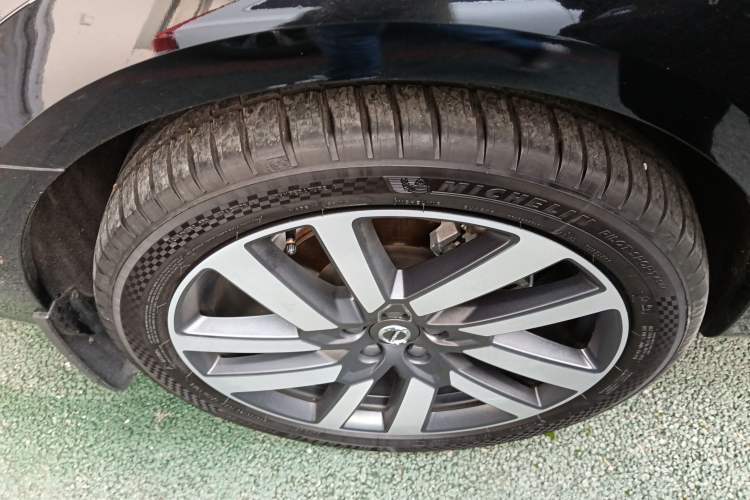 Used Volvo V90 2022 Cross Country B5 AWD Prestige Edition Right Rear Wheel Hub