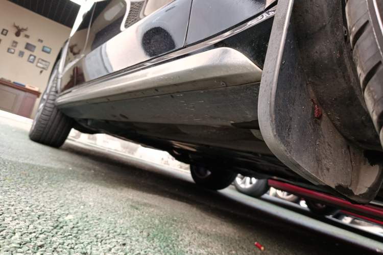 Used Volvo V90 2022 Cross Country B5 AWD Prestige Edition Right Side Sill