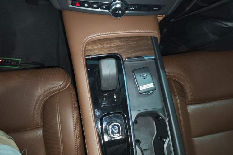 Used Volvo V90 2022 Cross Country B5 AWD Prestige Edition Gear Lever