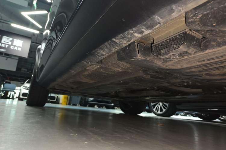 Used Volvo V90 2022 Cross Country B5 AWD Prestige Edition Left Side Sill