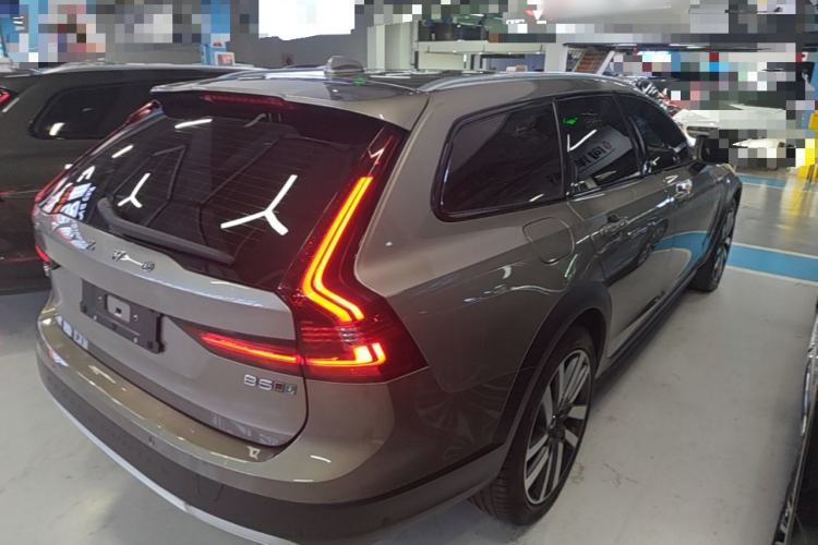 Used Volvo V90 2022 Cross Country B5 AWD Prestige Edition Rear Right 45 Deg