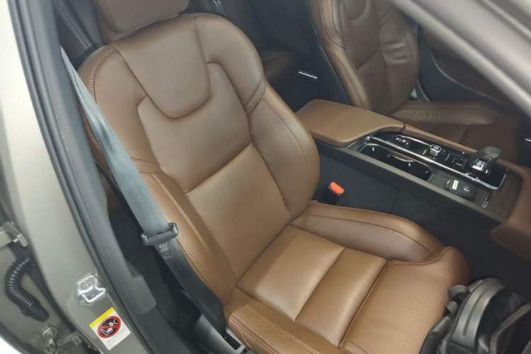 Used Volvo V90 2022 Cross Country B5 AWD Prestige Edition Right Front Seat