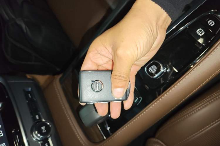 Used Volvo V90 2022 Cross Country B5 AWD Prestige Edition Vehicle Key