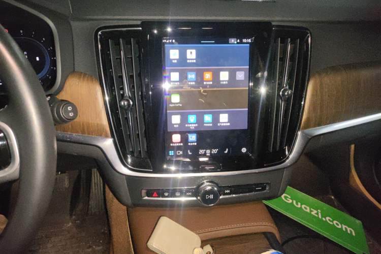Used Volvo V90 2022 Cross Country B5 AWD Smart Range Edition Audio And AC Panel