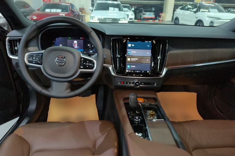 Used Volvo V90 2022 Cross Country B5 AWD Smart Range Edition Center Console