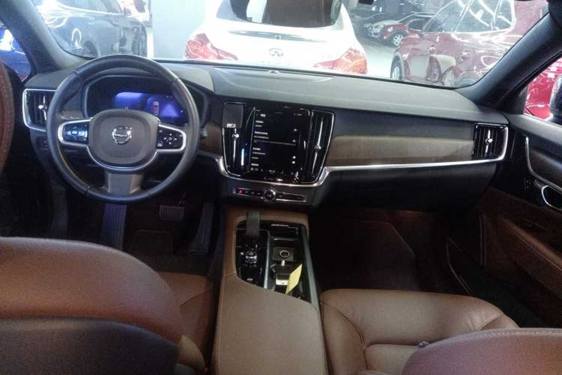 Used Volvo V90 2022 Cross Country B5 AWD Smart Range Edition Center Console