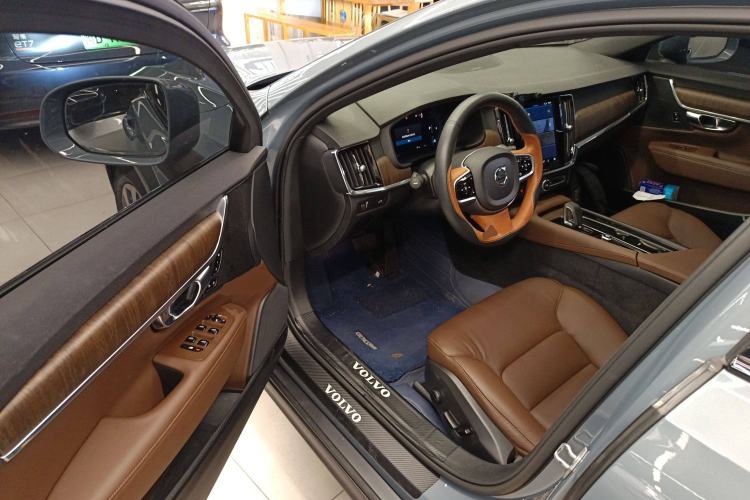 Used Volvo V90 2022 Cross Country B5 AWD Smart Range Edition Driver Seat