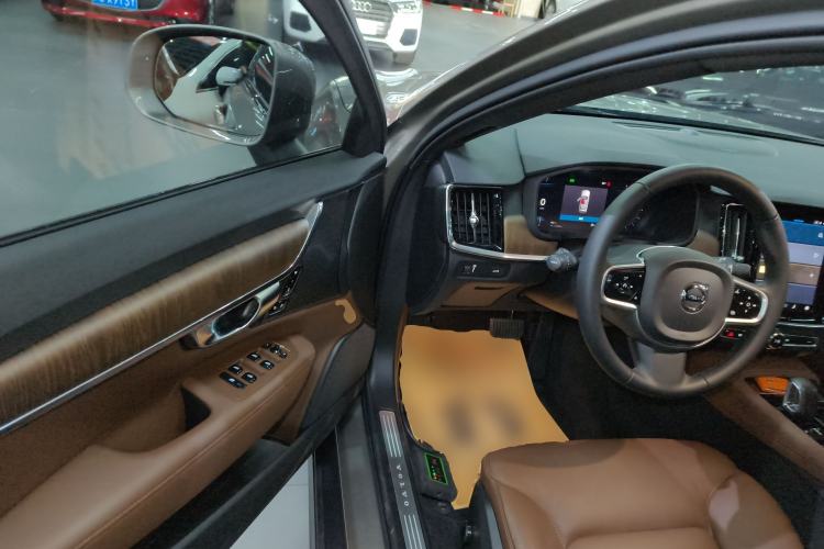 Used Volvo V90 2022 Cross Country B5 AWD Smart Range Edition Driver Seat