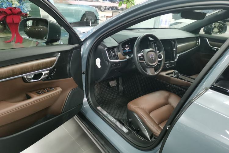 Used Volvo V90 2022 Cross Country B5 AWD Smart Range Edition Driver Seat