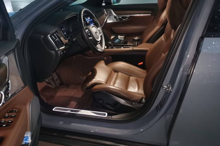 Used Volvo V90 2022 Cross Country B5 AWD Prestige Edition Driver Seat