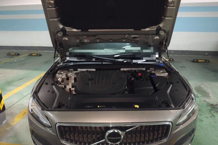 Used Volvo V90 2022 Cross Country B5 AWD Smart Range Edition Engine Bay