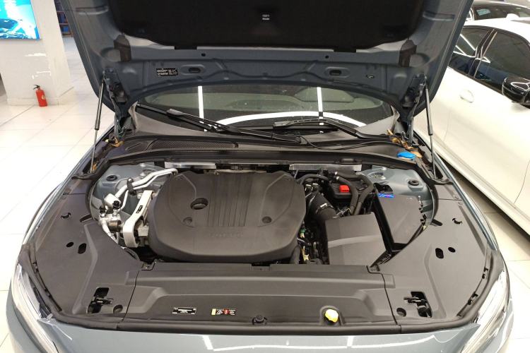 Used Volvo V90 2022 Cross Country B5 AWD Smart Range Edition Engine Bay