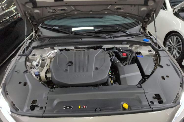 Used Volvo V90 2022 Cross Country B5 AWD Smart Range Edition Engine Bay