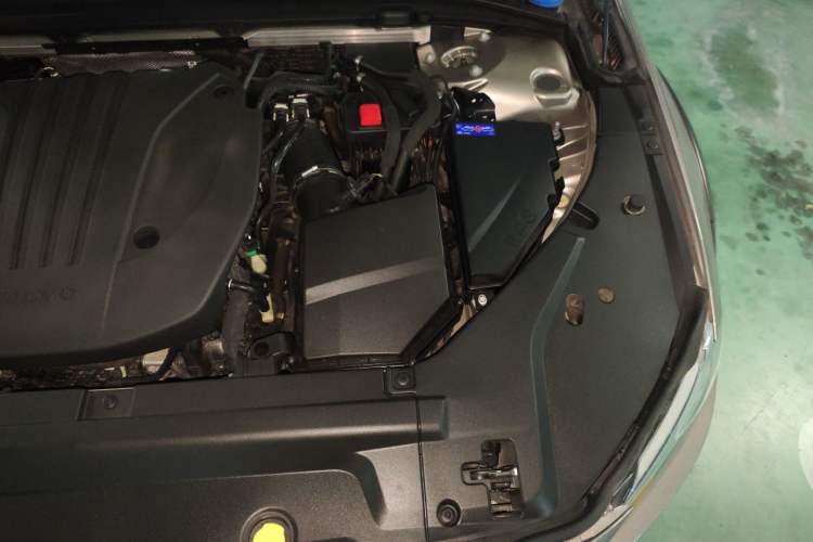 Used Volvo V90 2022 Cross Country B5 AWD Smart Range Edition Engine Bay Left