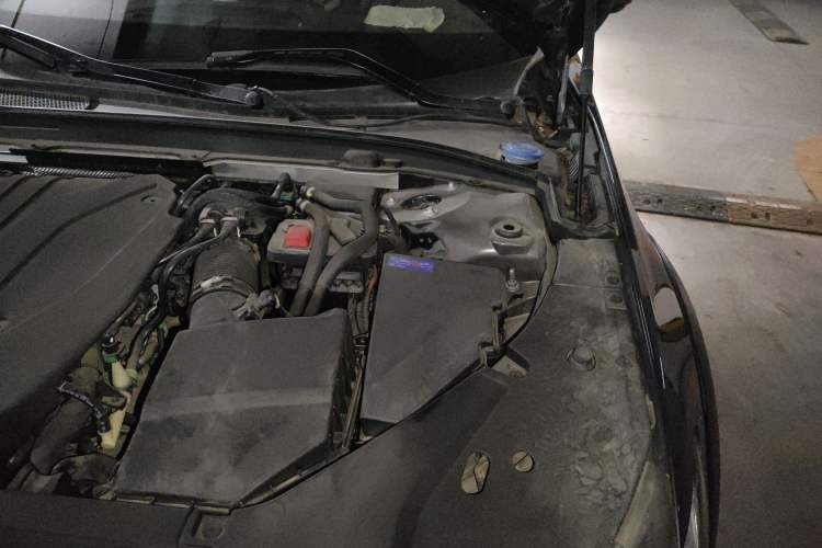 Used Volvo V90 2022 Cross Country B5 AWD Smart Range Edition Engine Bay Left